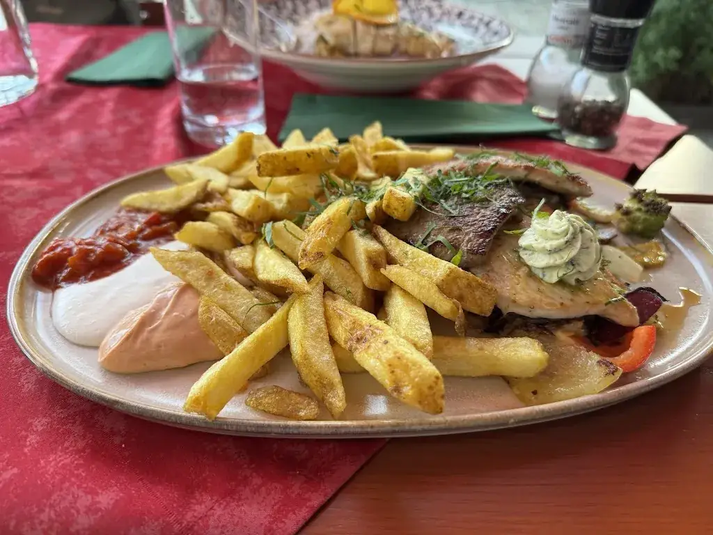 Gasthaus Vinothek Häfei restaurant à Grossgmain