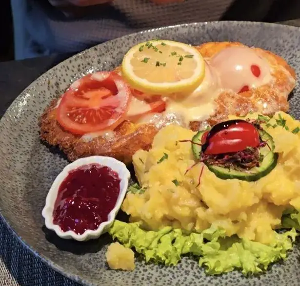 Ksaveras Narscius_Tucha Restaurant_Grossgmain_review