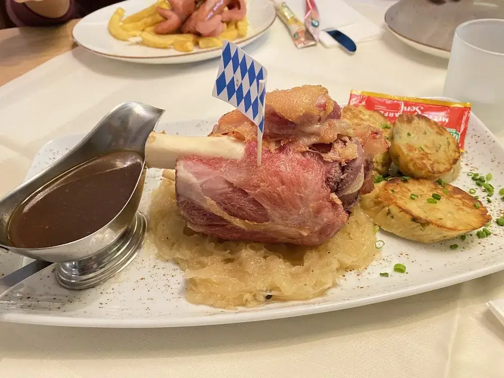 Xavier Zhou_Wirtshaus Hocheck_Hintersee_review