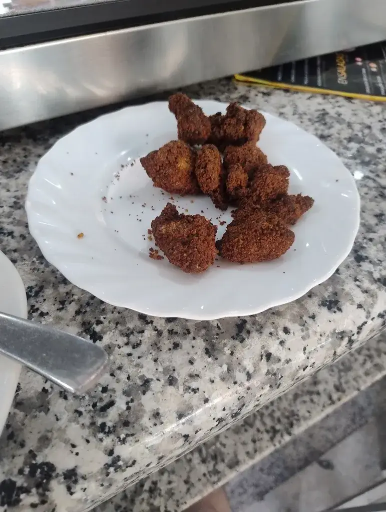 Lider espinoza bravo_Bar Abril en Conde de Casal_Hof bei Salzburg_avis