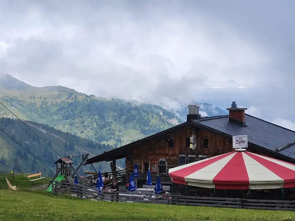 Mariana Parvanova_Skialm Kreuzkogel_Grossarl_review