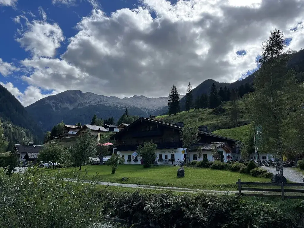 Dominik Pošík_Gasthaus Talwirt -Grossarltaler Nationalpark Eis_Hüttschlag_review