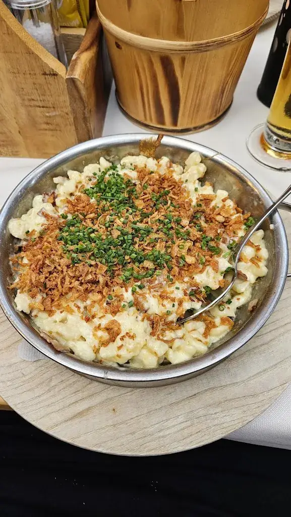 David Brezik_Restaurant Heurigenstube_Hinterglemm_avis