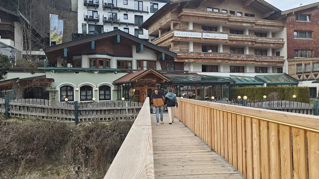 Alex Baar_Restaurant Heurigenstube_Hinterglemm_avis