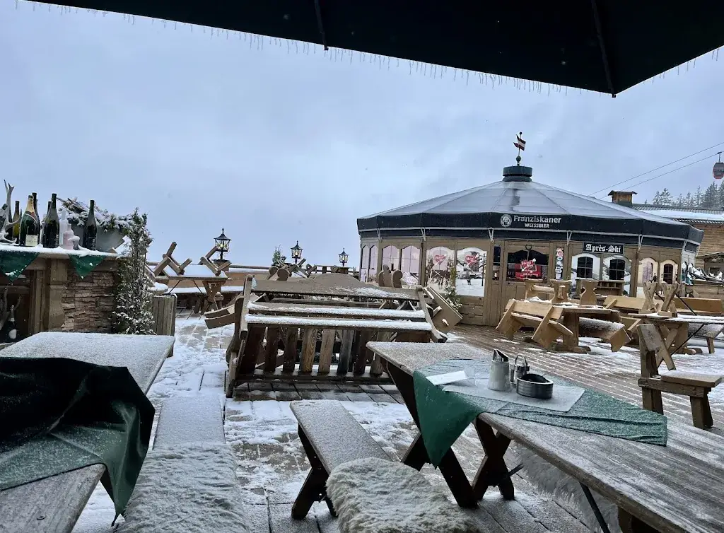 Caroline Nelson_Panorama Alm_Hinterglemm_review