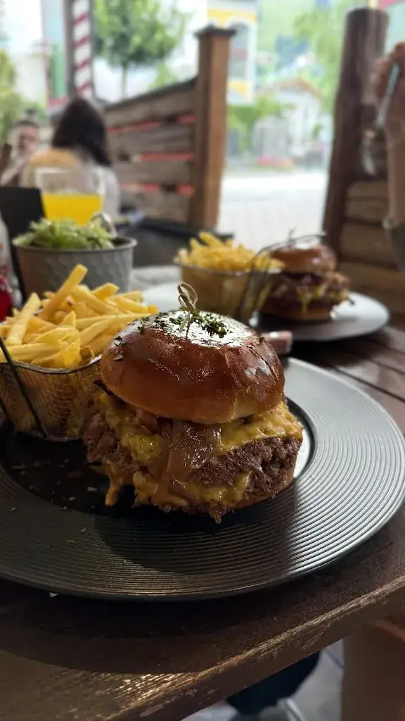 Markéta Berntová_Schattbergstube_Hinterglemm_avis