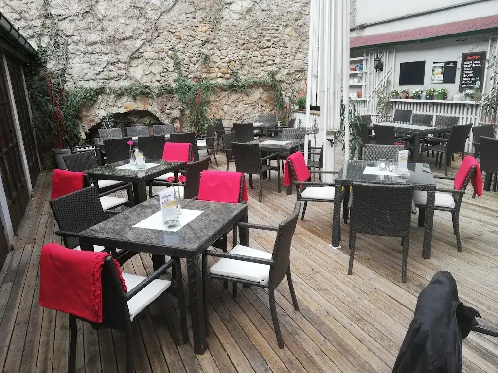 Café-Restaurant Zum Einhorn restaurant à Neudörfl