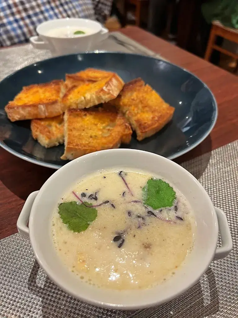 Teya Chittra Stockinger_Restaurant Cha Cha Cha_Hof_review