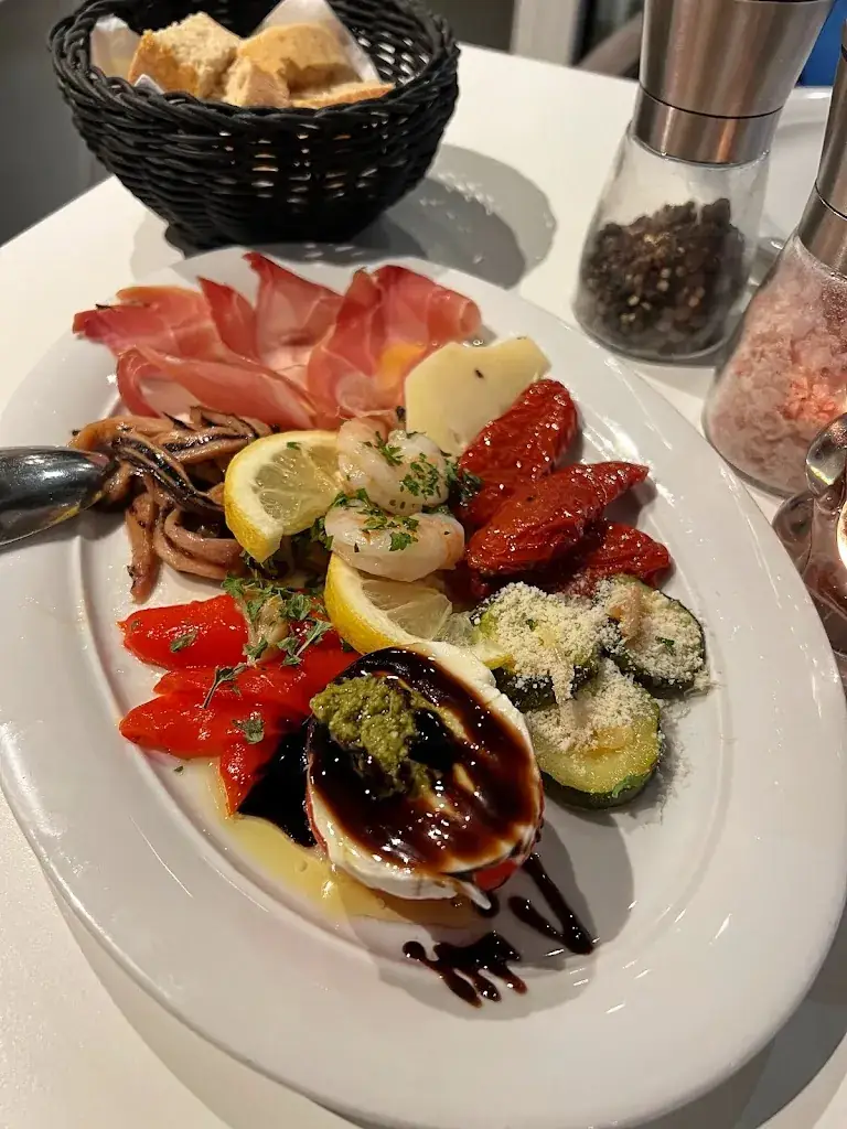 Teya Chittra Stockinger_Bistro Italiano da Antonella_Hof_recensione