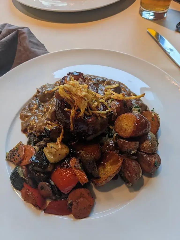 Michal Michalak_Achi's Restaurant_Hof_review