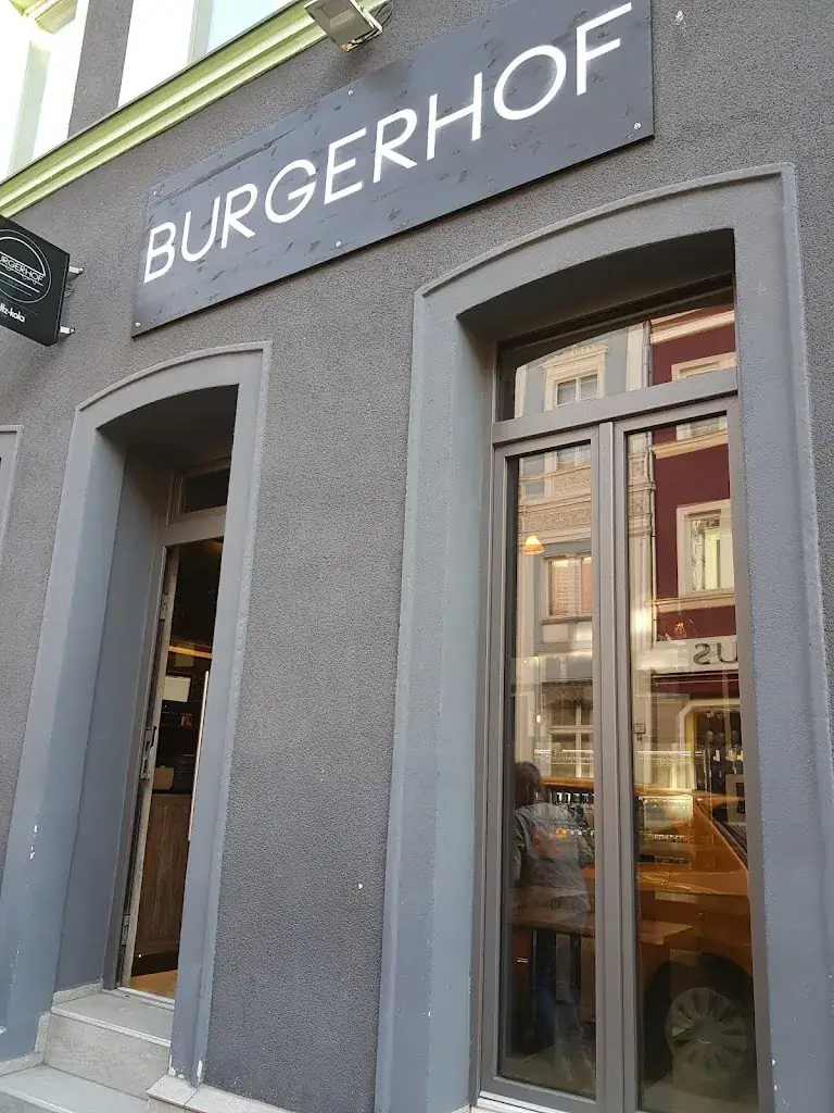 okaadaak pütz_Burgerhof_Hof_review