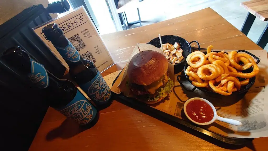 Andrew Cromarty_Burgerhof_Hof_review