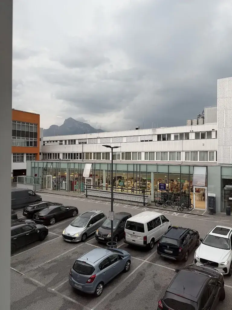 Blade Fuller_Hotel Motel One Salzburg-Süd_Krispl_avis