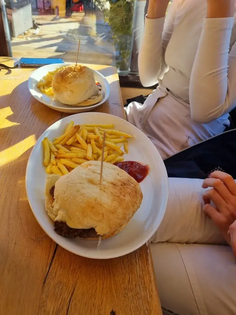 Jure Šumi_Wirtshaus SchüttAlm_Kleinarl_recensione