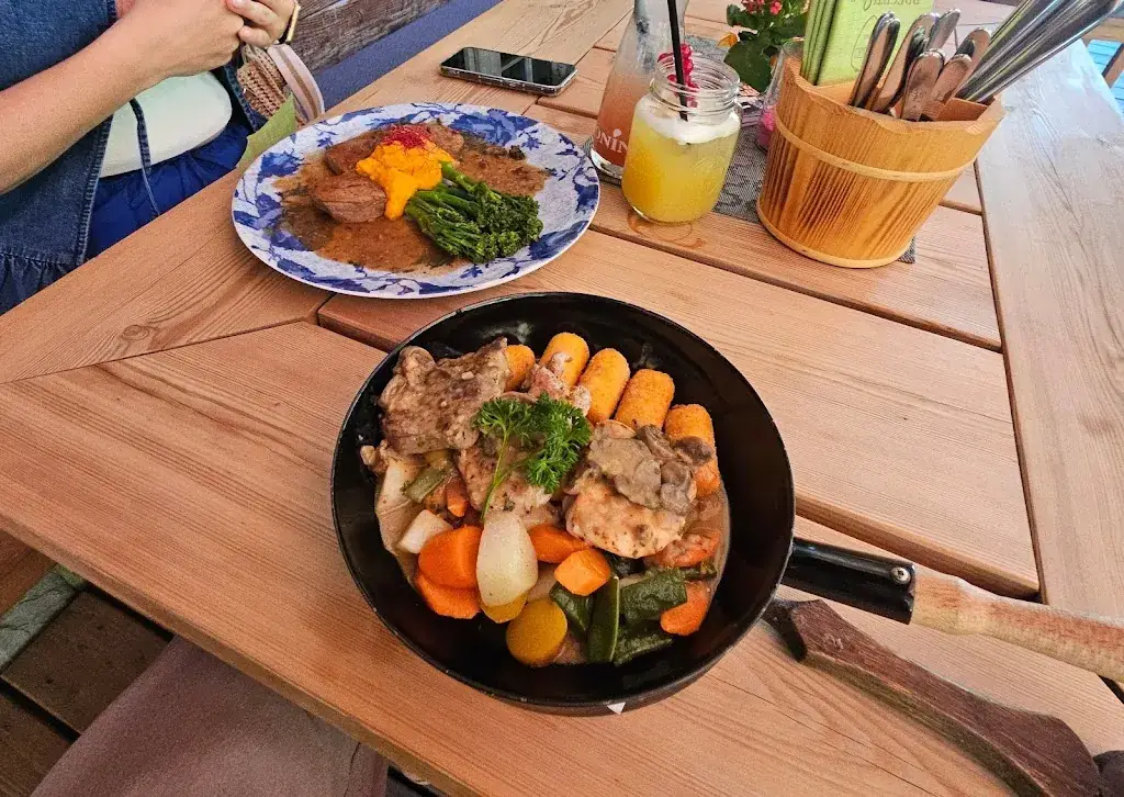 Kuba Pander_Restaurant & Bar Wagrain Prechtlstadl_Kleinarl_avis