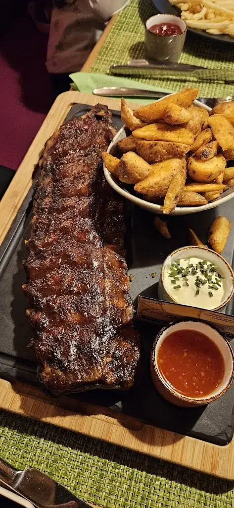 Alexander R_Restaurant & Bar Wagrain Prechtlstadl_Kleinarl_avis