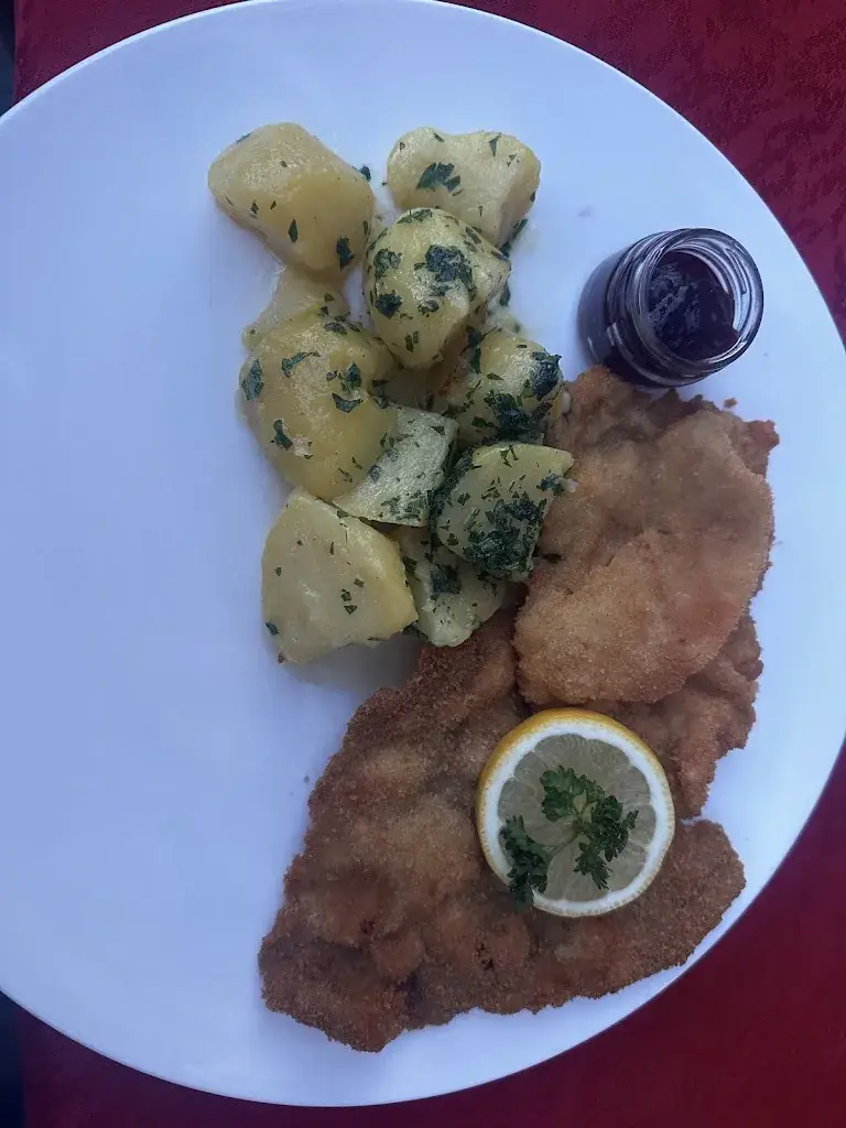 Zulfiyya Valiyeva_Gastwirtschaft Tafern_Kaprun_review