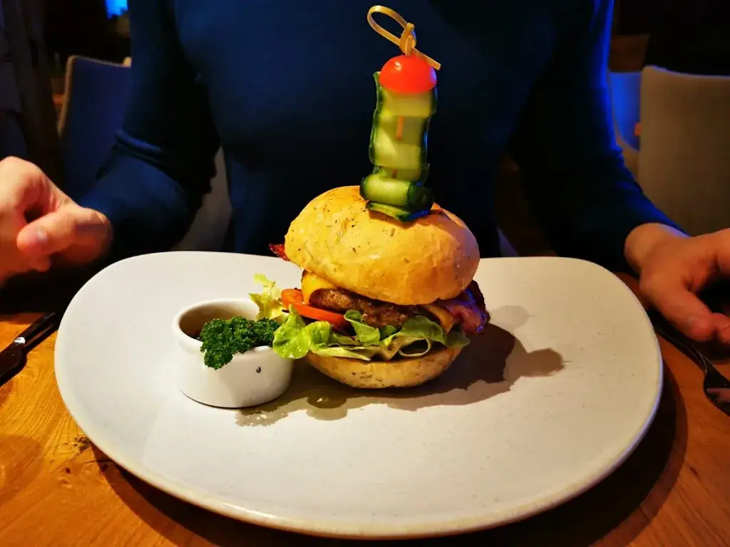 Nik K_Restaurant Margarethenstein by Magdalena_Kaprun_reseña