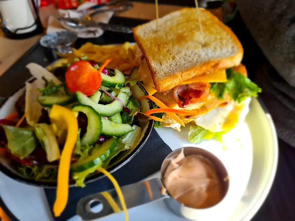 Beat A. Schwendimann_Restaurant Luis Gardens_Kaprun_review