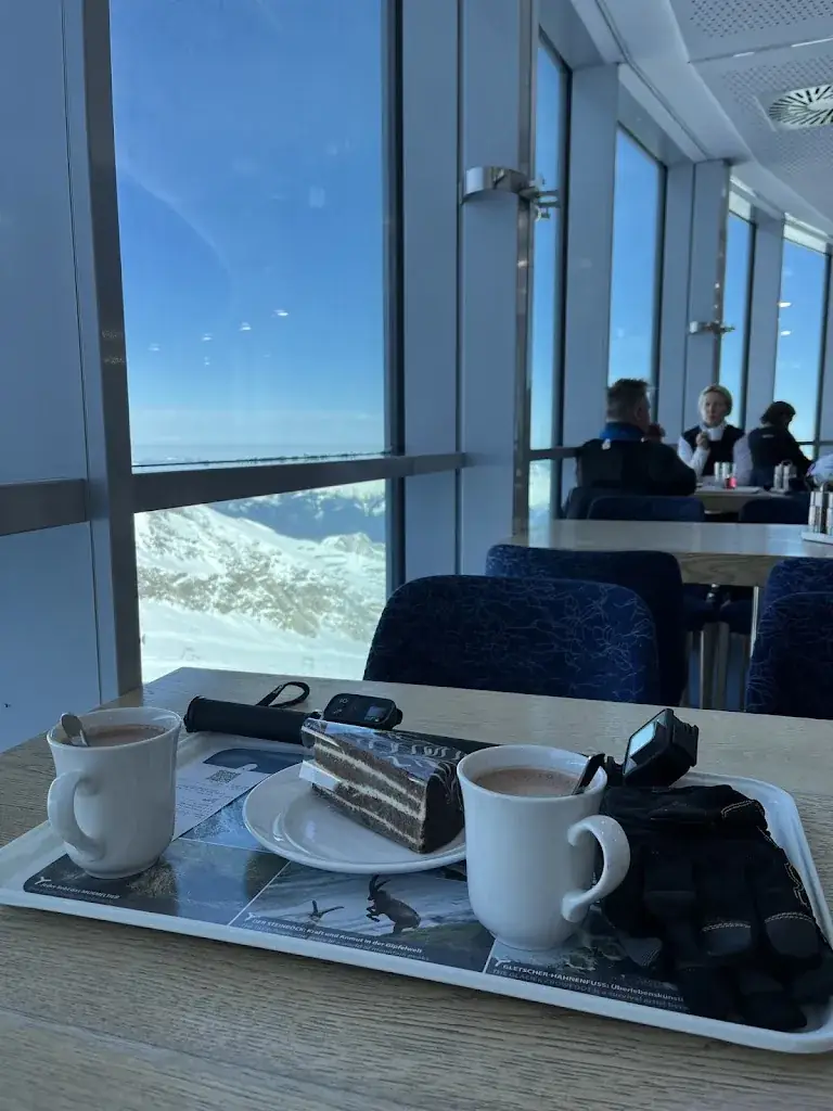 Maitham AlFardan_Gipfel Restaurant_Kaprun_avis