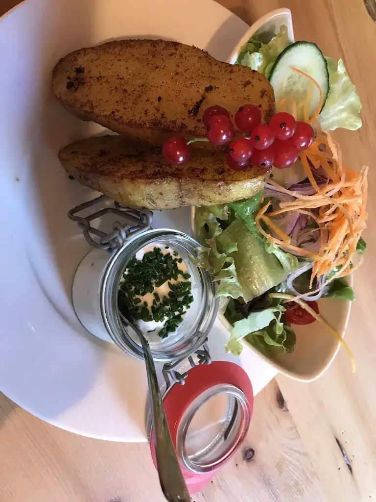 Alexandra Acatrinei_Fürthermoar Alm_Kaprun_review