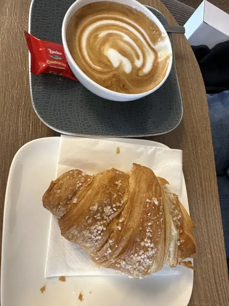 Shilpi Sharma_Cafe Karin_Maishofen_review