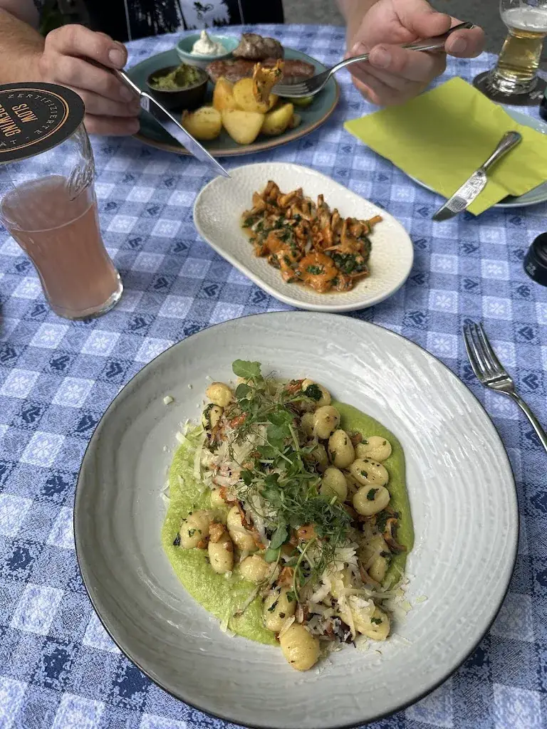 Denise H_Gasthof Hüttwirt_Leogang_avis