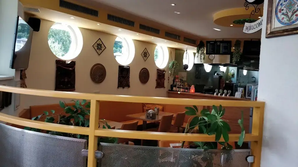 Melissa Lundquist_König Kebap Pizza Haus Hallein_Neualm_review