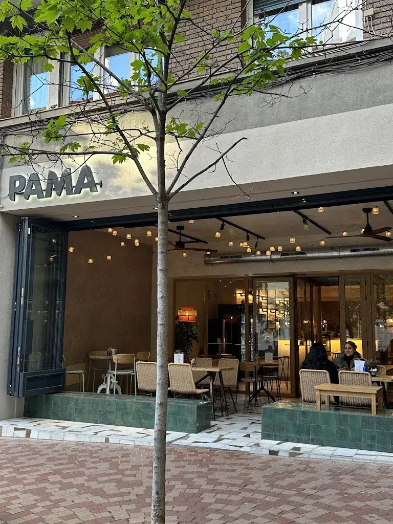 Pama restaurant à Pama