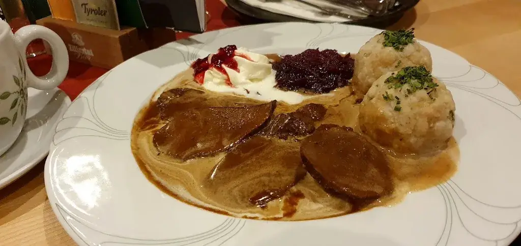 Lost_ In_Dresden_Cafe-Restaurant Dorfstub´n Andrea Draxl_Neukirchen am Großvenediger_review