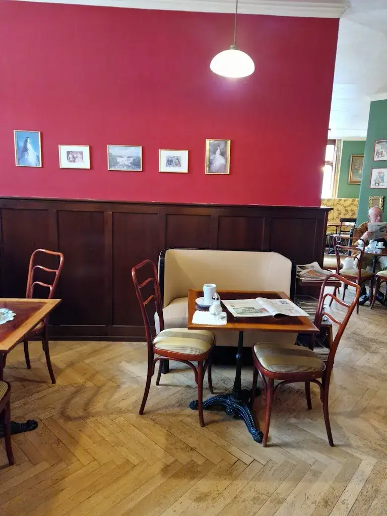 Irena novinšek_Renes Dorfküche Bistro Bar Café Siegl_Mariapfarr_avis