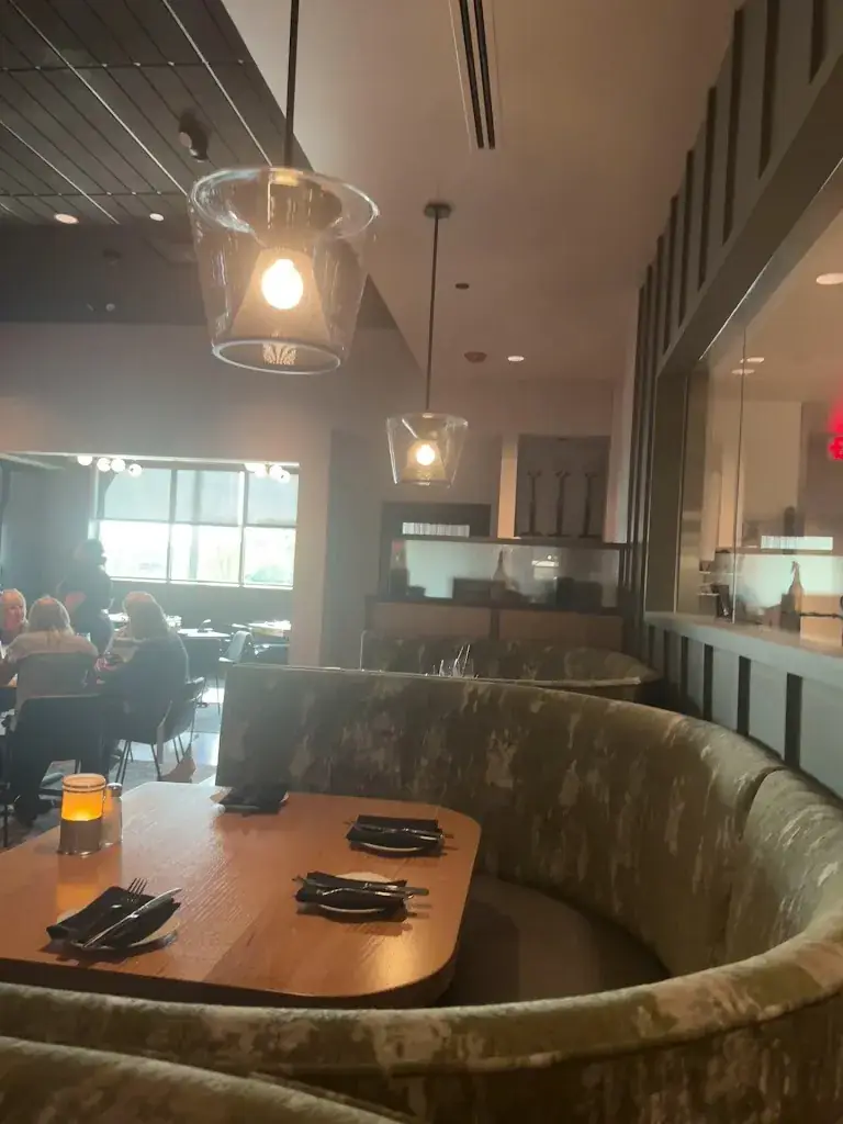 Cooper’s Hawk Winery & Restaurant- Plainfield, IL_Plainfeld_slider_image_2