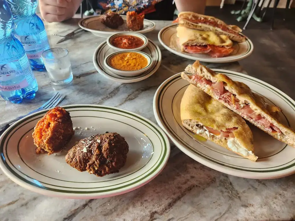 Aislinn Ortiz_Dario Mercato_Plainfeld_recensione