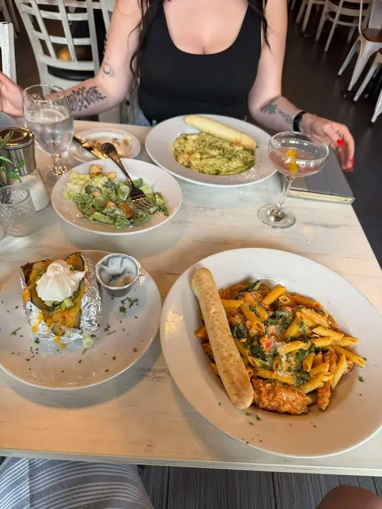 Bille Marcum_HopScotch & Vine_Plainfeld_avis