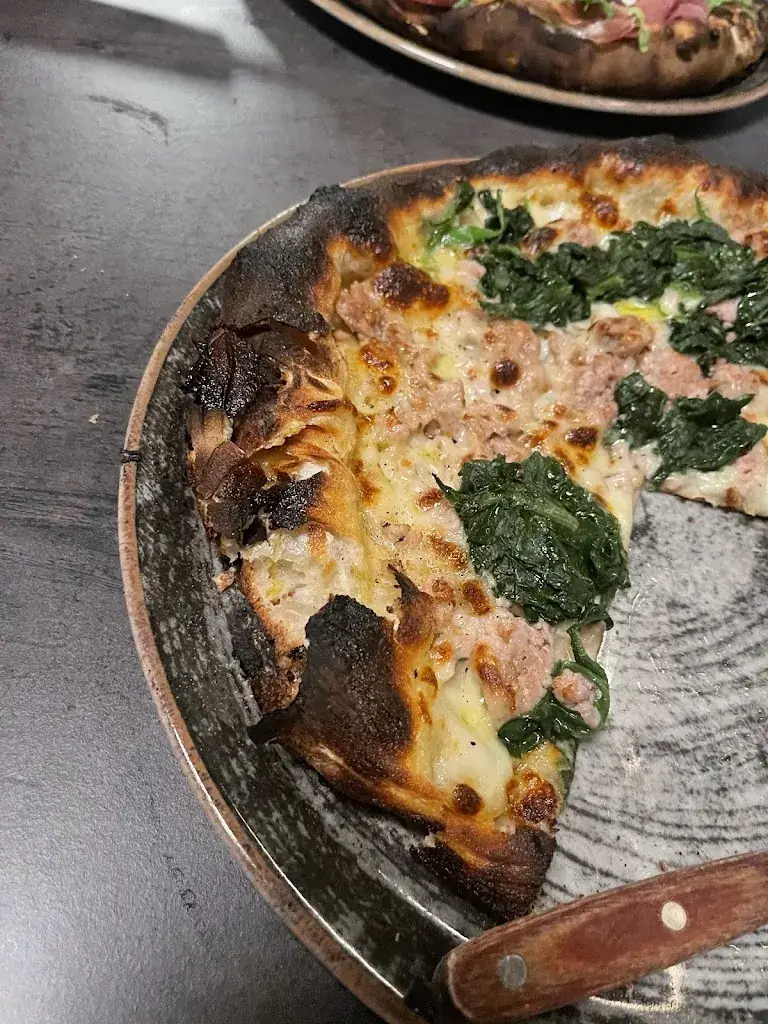 Maciek Dobrzynski _mangia! Pizzeria Napoletana_Saalbach_review