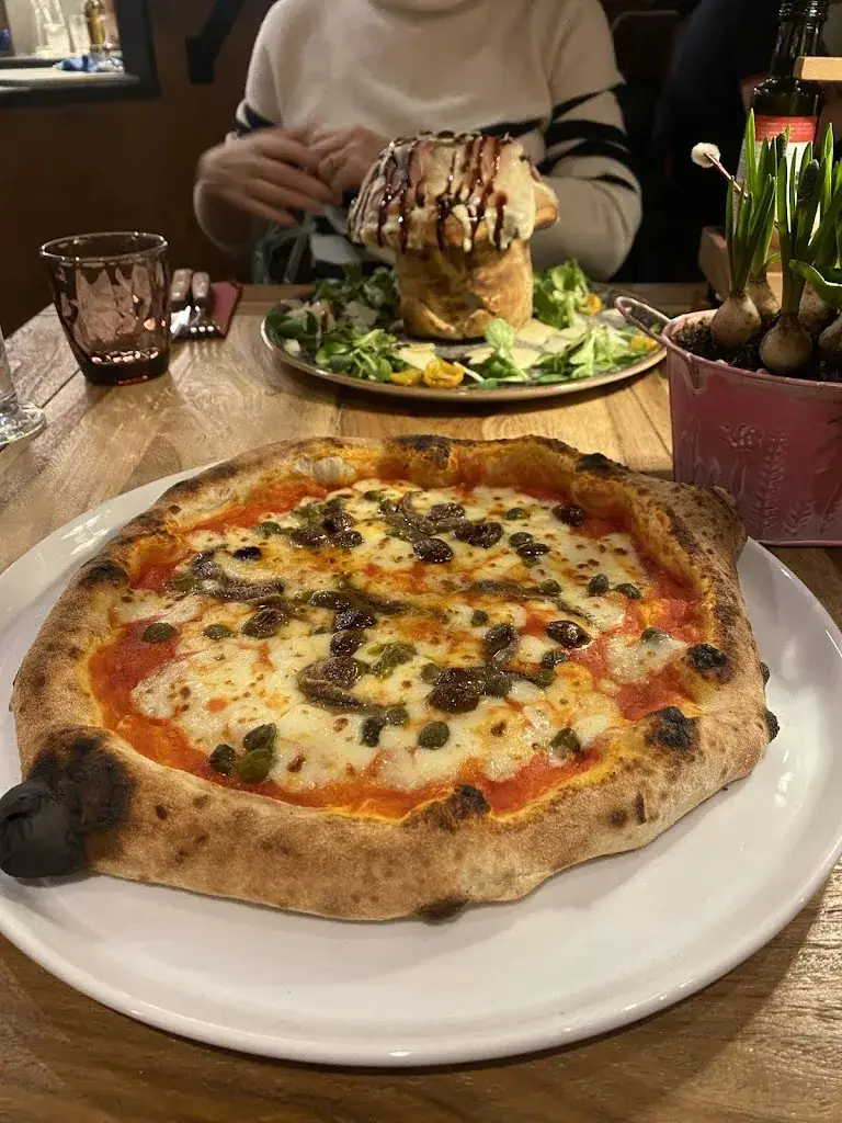 George Buchanan_mangia! Pizzeria Napoletana_Saalbach_review