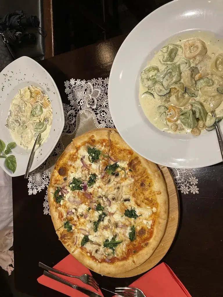 D. Mark Griffin_A CASA MIA Restaurant_Plankenau_review