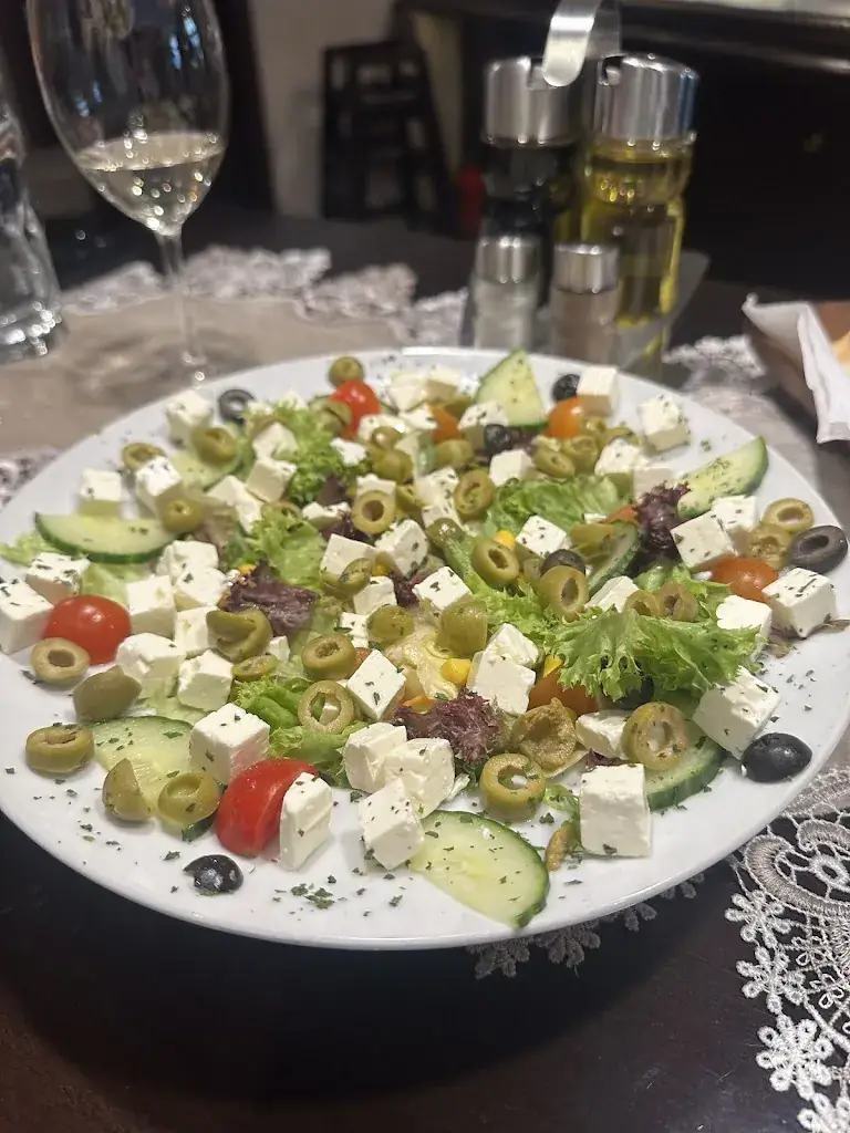 Anna Irwin_A CASA MIA Restaurant_Plankenau_review