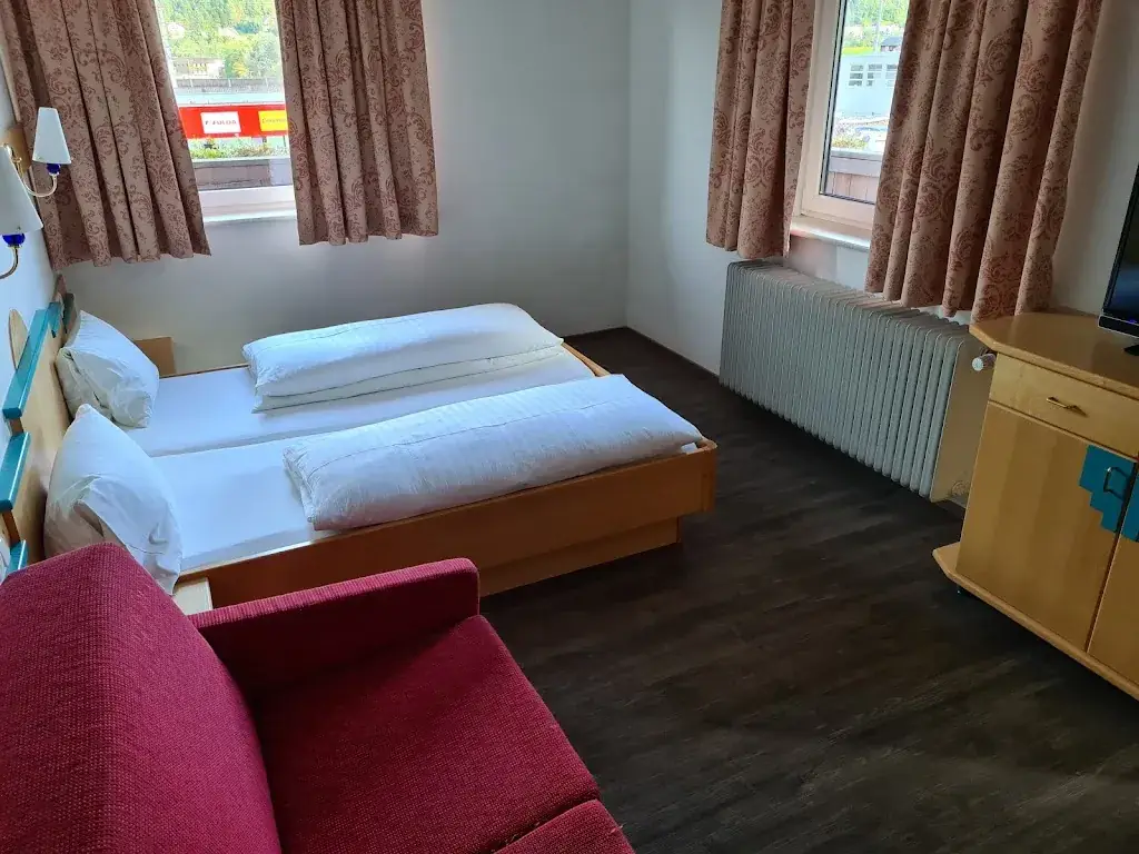 Tomáš Zázvorka_Gasthof Bacher_Plankenau_avis