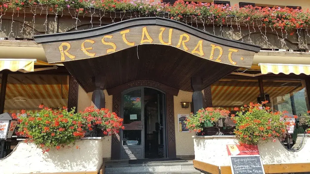Gasthaus Esswerk by Hirschenwirt St. Johann im Pongau ristorante a Plankenau