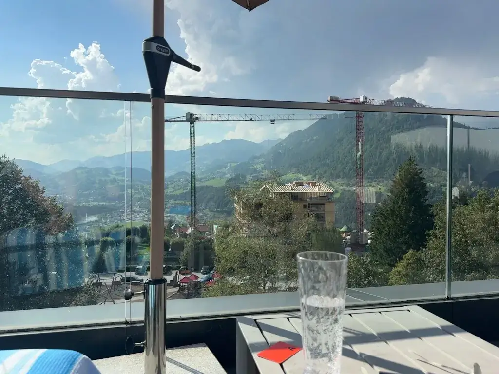 Neil Smith_Alpina Alpendorf_Plankenau_review