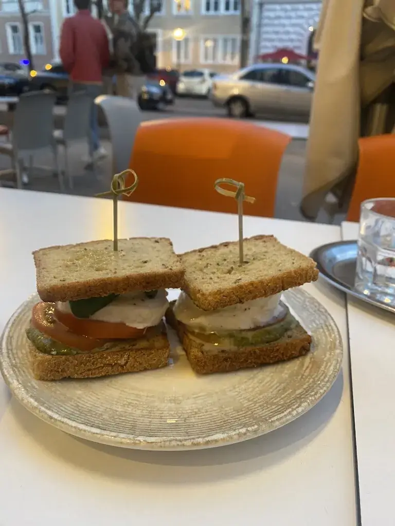 K D_The Heart of Joy_Salzburg Stadt_review