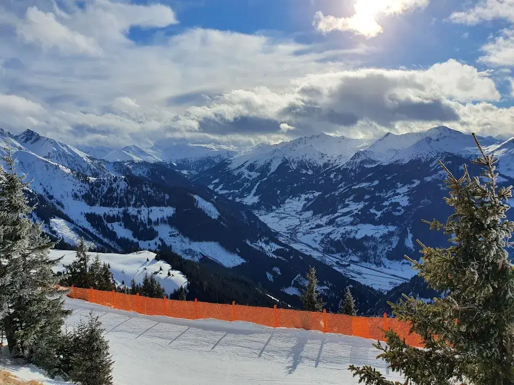 Andy Wade_Gasthaus Großunterbergalm_Politischer Bezirk Sankt Johann im Pongau_review