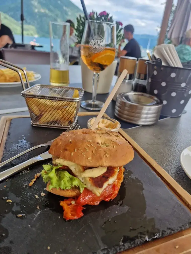 Agata RT_Brunnwind - Ihr Lokal am See_Sankt Gilgen_avis