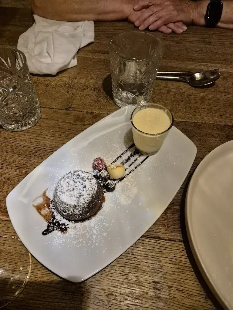 shlomy tam_ANGUSTA_Sankt Gilgen_avis