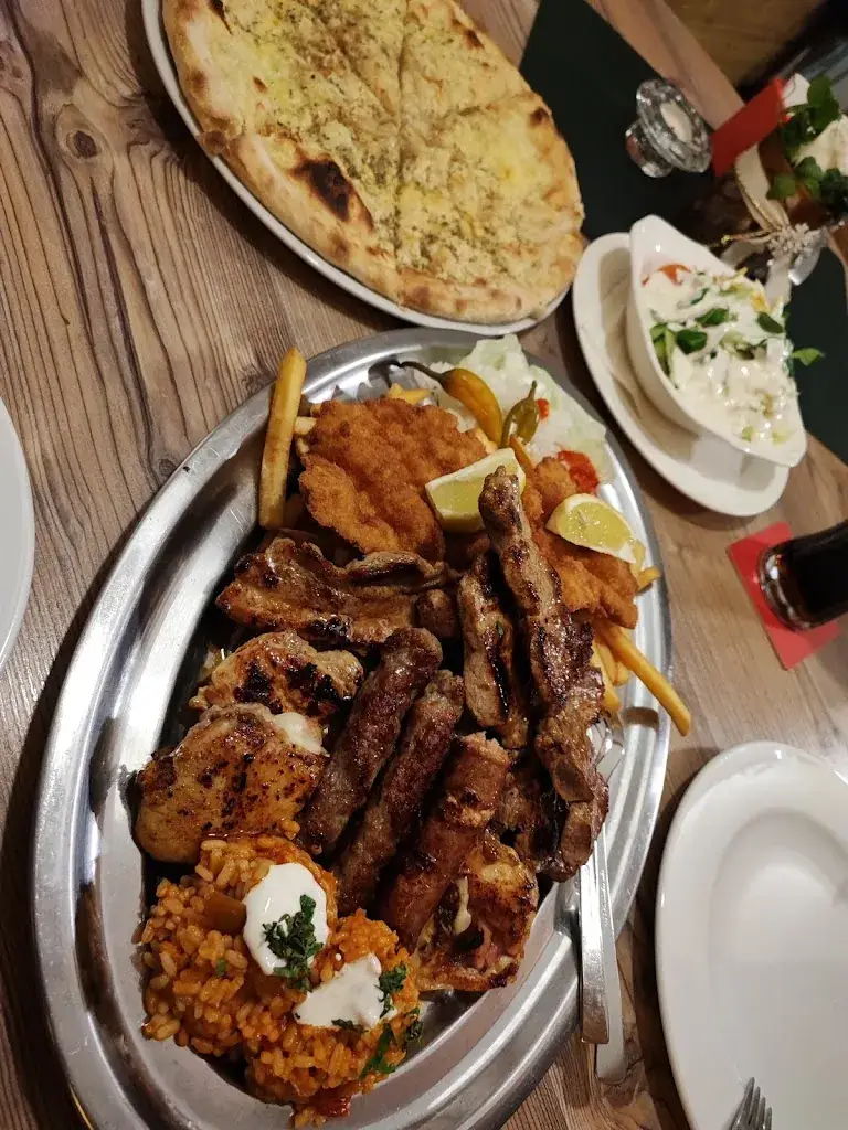 Renata Janečić_Gasthaus Kellerwirt - Familie Jurisic_Seeham_avis