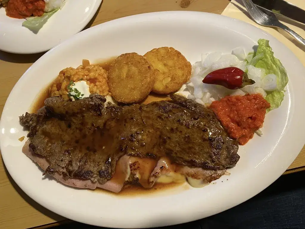 Gasthaus Kellerwirt - Familie Jurisic restaurant à Seeham