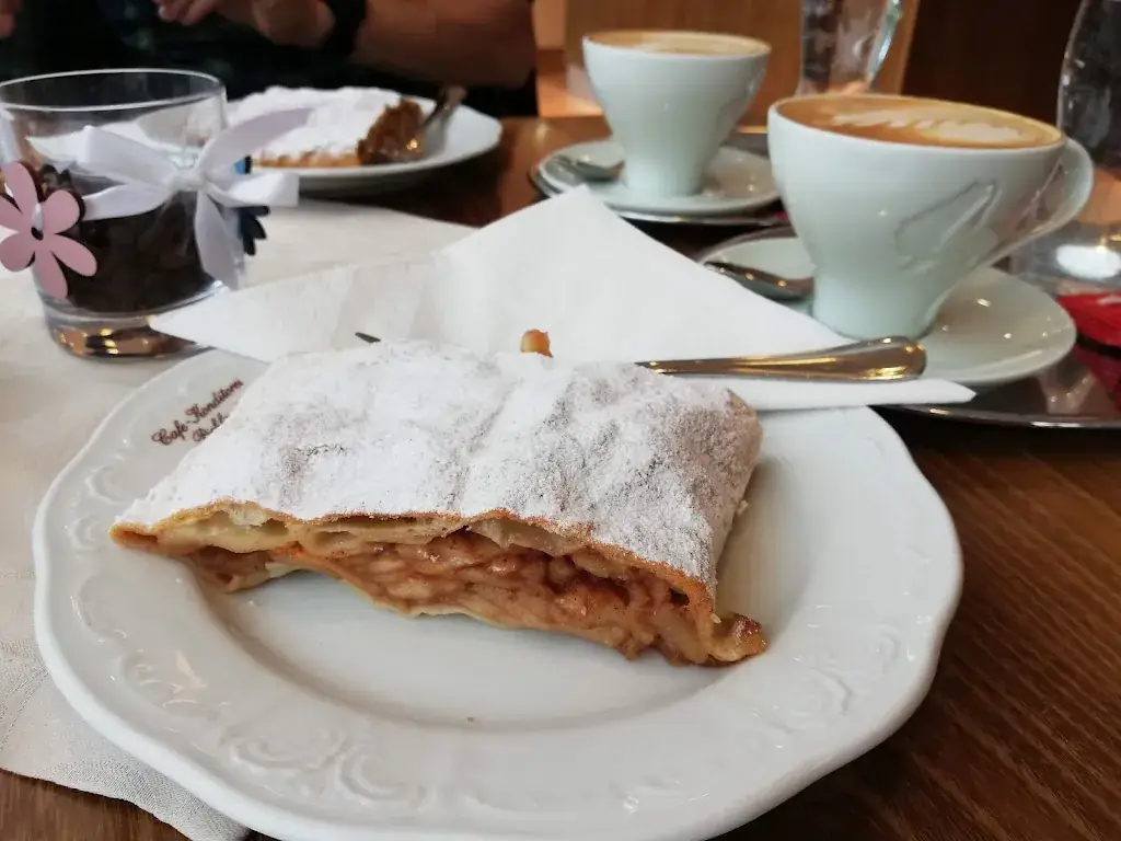 Adéla Vetchá_Café-Conditorei Pichlmaier_Saalfelden am Steinernen Meer_recensione
