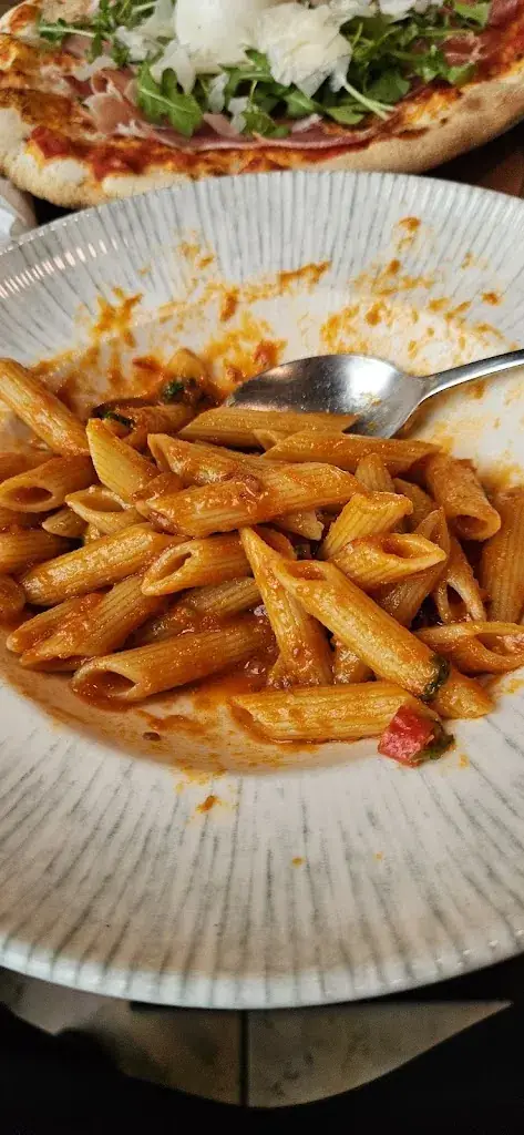 fotke telefon_Pizzeria La Piazza_Saalfelden am Steinernen Meer_avis