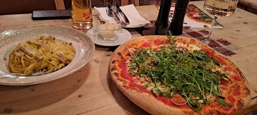 Marija Pavičić_Pizzeria La Piazza_Saalfelden am Steinernen Meer_avis